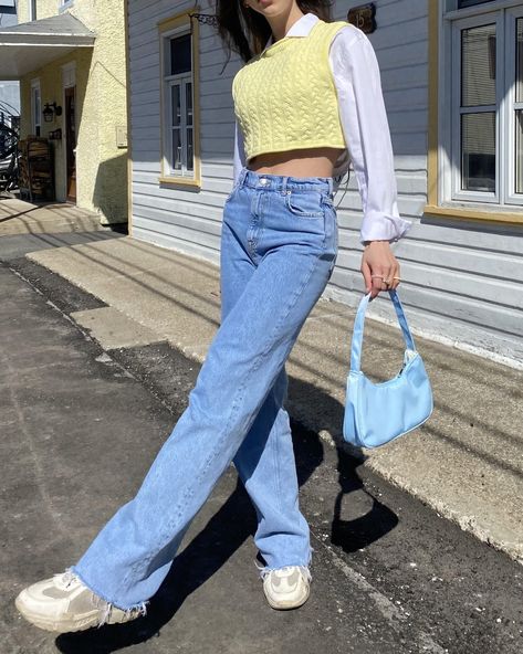 Softgirl Outfits, Aesthetic Outfit Ideas, Thrift Fashion, Swaggy Outfits, Health Blog, How To Pose, Shoulder Purse, Change Your Life, Aesthetic Outfits