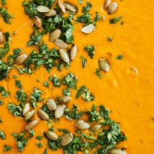 Coconut Curry Carrot Soup - Naturally Ella Carrot Curry Soup, Curry Carrot Soup, Vegan Carrot Soup, Curried Carrot Soup, Carrot Curry, Healthy Sweet Snacks, Curry Soup, Ethnic Food, Carrot Soup