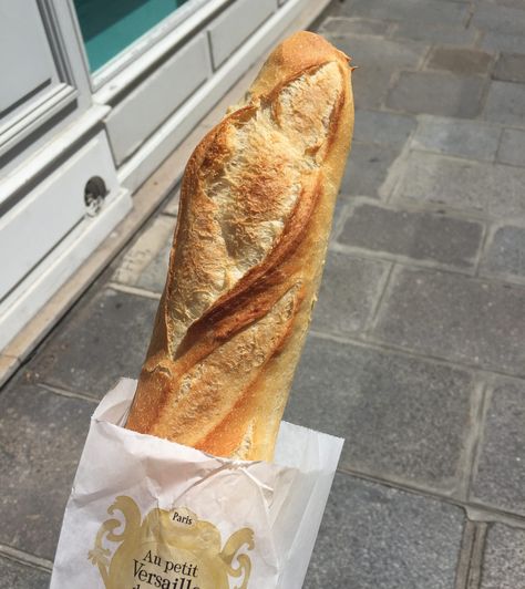 French Bread Aesthetic, Aesthetic Baguette, Baguette Aesthetic, France Baguette, France Bread, French Cheese, French Baguette, Paris Trip, French Cafe