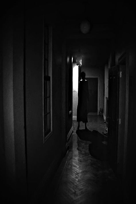 P.t. Silent Hill, Uncanny Horror, Chilling Pictures, Silent Photos, Silent Hill Pt, Creepy Aesthetic, Images Terrifiantes, Creepy Photography, Scary Images