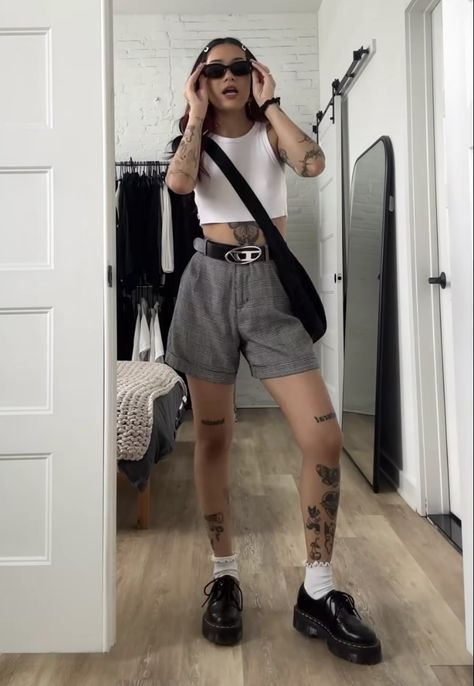 Meg Murayama, Hip Hop Mode, Outfits Shorts, Mode Boho, Mia 3, Looks Street Style, Streetwear Fashion Women, Mode Inspo, Looks Chic