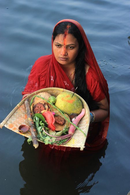 chhath puja Photo by anjan ghosh -- National Geographic Your Shot Chath Puja Photography, Chath Pooja Image, Happy Chhath Puja, Diwali Photography, Chhath Puja, 4k Photos, Festival Image, Lord Photo, Pink Background Images