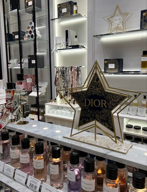 Dior, shopping, aesthetic shopping, luxury, dior parfume Dior Shop Aesthetic, Dior Store Aesthetic, Dior Things, Brand Ambassador Aesthetic, Ambassador Aesthetic, Dior Closet, Christian Dior Aesthetic, Dior Vibes, Wested Arin