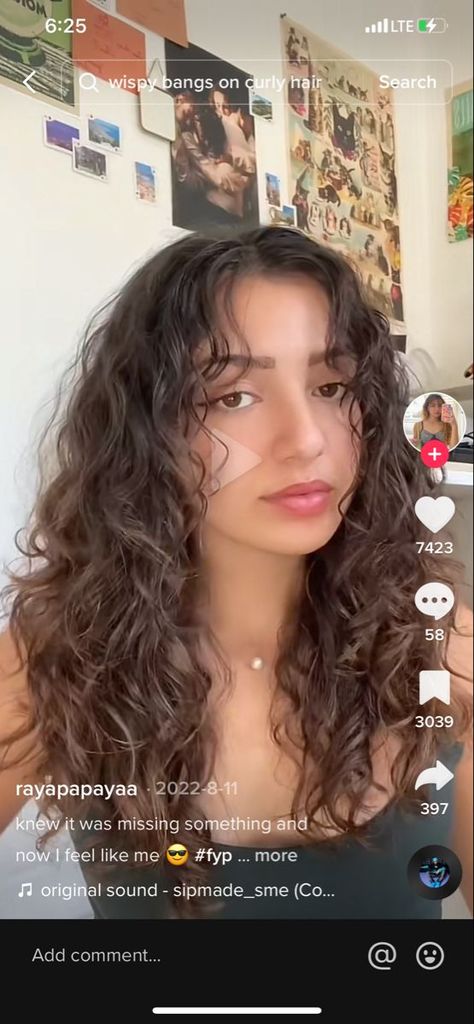 Permed Hair With Curtain Bangs, Long Curtain Bangs Curly Hair Side Part, Curly Haircuts With Side Bangs, Wispy Bangs Natural Wavy Hair, Long Wavy Hair With Wispy Bangs, Curtain Bangs And Layers On Curly Hair, Curtain Bangs With Wavy Hair Naturally Curly, Layered Haircuts For 2b Hair, Curly Bangs Wispy