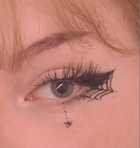 Halloween Spider Makeup, Spider Makeup, Makeup Filter, Holloween Makeup, Vampire Bride, Cute Halloween Makeup, Learn Makeup, Subtle Makeup, Halloween Eye Makeup