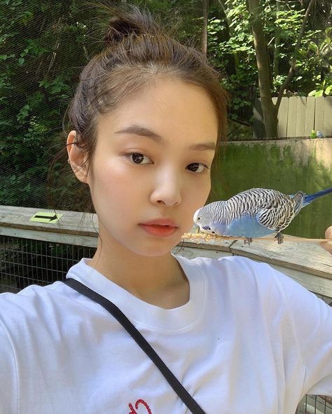 🌸 190508 ➣ @jennierubyjane instagram update. — Thank you to our Nini who makes us happy with these amazing pics, she's so prettyyyyy💓🌿🐦 Naya Rivera, Jennie Ruby Jane, Jennie Kim Blackpink, Ruby Jane, Blue Ivy, Diy Beauty Hacks, Jennie Lisa, Without Makeup, Spice Girls