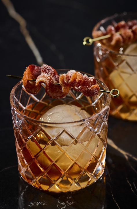 Cocktail Images, Old Fashioned Drink, Whiskey Cocktail, Candied Bacon, Flavored Bacon, Brunch Cocktails, Beer Cocktails, Bourbon Cocktails, Whiskey Cocktails