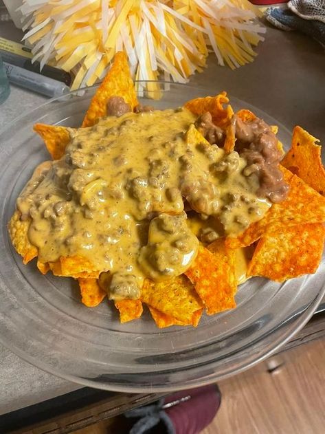 Delicious and budget-friendly Homemade Doritos Nachos recipe 2023 - Easy Family Recipes Homade Nachos, Nachos With Doritos Chips, Doritos Nachos Ground Beef, Dorito Nachos Ground Beef, Easy Nachos Recipe Simple, Recipes With Doritos, Hamburger Nachos, Chicken Nachos Recipe Easy, Doritos Nachos Recipe