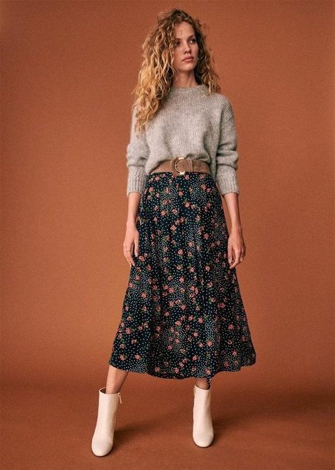 Boho Skirt Outfit Winter, Jewel Tone Style, Floral Skirt Winter Outfit, Ingenue Natural Style, Sezane Clothing, Vintage Skirt Outfit, Tartan Skirt Outfit, Skirt And Sweater, Look Boho Chic