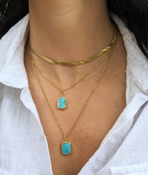 Torquise Jewelry Necklaces, Turquoise Necklace Pendant, Turquoise Stone Necklace, Turquoise Jewelry Outfits, Turquoise And Gold Jewelry, Turquoise Jewelry Aesthetic, Torquise Jewelry, Gold And Turquoise Jewelry, Aesthetic Turquoise