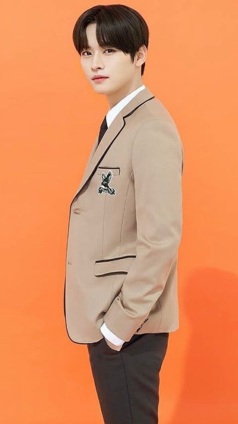 Lee Know Pose, Ivy Club, Outfits Dress, 17th Birthday, Lee Minho, Fashion Diy, Photo Reference, Birthday Outfit, Dress Fashion