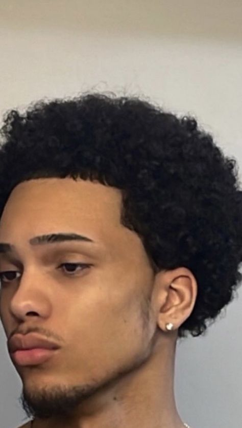 Afro Shape Up Men, Black Man Curly Hairstyle, 3c Mens Haircut, Black Taper Fade, Low Taper Afro, Low Taper Fade Haircut Black, Afro Taper, Short Afro Hair, Afro Hair Fade