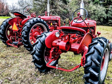 Here's a nice pair of old tractors. They are: International Harvester Farmall A and Farmall Super C. They video is about these two tractors. Farmall Super C, Farmall Super A, Farmall Tractors, Tractor Pulling, Antique Tractors, Garden Tractor, Lawn Tractor, Vintage Tractors, Old Tractors