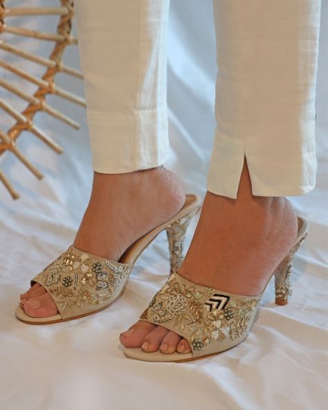 15 Homegrown Bridal Footwear Brands That Should Be On Every Bride’s List Indian Footwear Heels, Traditional Heels Indian, Bridal Heels Indian, Heels Indian, Indian Heels, Indian Footwear, Western Formal, Bridal Sandals Heels, Bridal Footwear