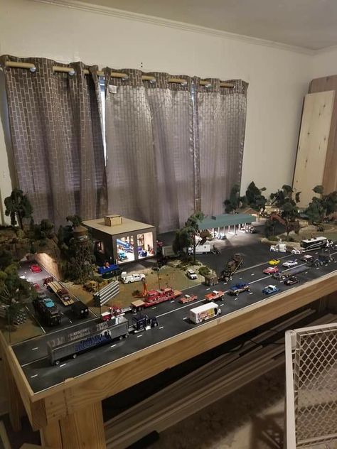 Hot Wheels City Ideas, Car Diorama Ideas, Stututu Turbo, Diorama 1:64, Hot Wheels Display, Hot Wheels Cars Toys, Model Cars Collection, Hot Wheels Garage, Toy Garage