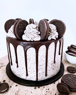 Vanilla Oreo Cake Recipe, Oreo Cakes, Oreo Birthday Cake, Vanilla Oreo, Chocolate Oreo Cake, Oreo Buttercream, Moist Vanilla Cake, Cookies And Cream Cake, Torte Cupcake