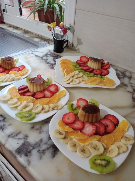 Fruit Salad Ideas Parties, Date Recipes Desserts, Plats Ramadan, Delicious Food Image, Ghana Food, Banana Dessert, Food Displays, Dessert Decoration, Food Dessert