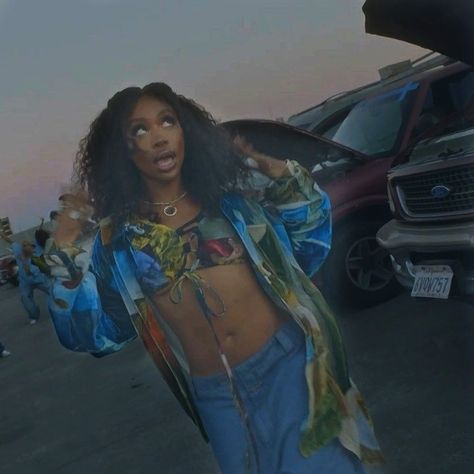 💭❤❤ Sza Hit Different, Sza Singer, Hit Different, Normal Girl, Fav Celebs, Female Artists, Celebrity Crush, Favorite Celebrities, Pretty Woman