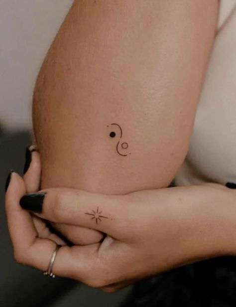 30 Birthday Tattoo Ideas, Fine Line Tattoo Yin Yang, Duality Tattoo Ideas Symbols, Best Friend Small Tattoos, Ying And Yang Tattoo, Tiny Tats With Meaning, Sisters Tattoo Ideas, Astrological Tattoos, Unique Ying Yang Tattoo