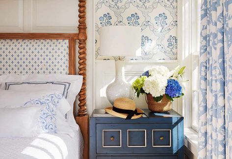 Light Blue Bedroom Decor, Nantucket Bedroom, Nantucket Interior Design, Nantucket Interior, Nantucket Style Homes Interior, Nantucket House, Coastal Design Style, Light Blue Bedroom, Nantucket Style Homes