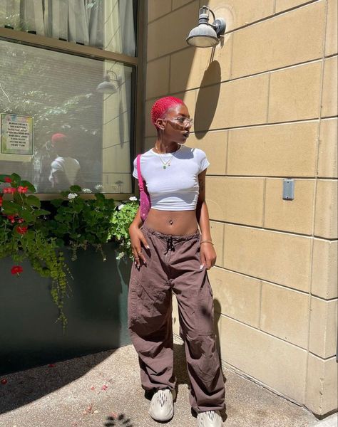 Brown cargo pants, yeezy outfit Parachute Pants Outfit Brown, Brown Pants Outfit Black Women, Brown Cargo Pants Outfit Black Women, Purple Parachute Pants Outfit, Pink Parachute Pants Outfit, Brown Parachute Pants Outfit, Brown Cargo Outfit, Pink And Brown Outfit, Baggy Cargo Pants Women