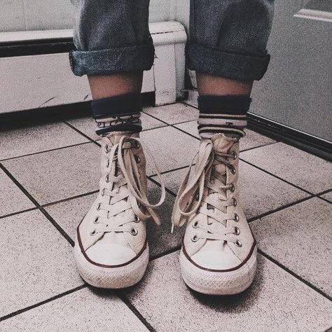 Charlie Spring, Ginny Weasley, Stranger Things Aesthetic, Spring Aesthetic, + Core + Aesthetic, Owl House, White Sneaker, Converse Sneaker, Spring Outfits