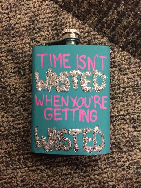 Painted Flask Ideas, Decorated Flask, Flask Ideas Diy, Hayride Jugs, Formal Flask, Flask Painting, 21st Paddle, Pi Beta Phi Crafts, 21st Birthday Shot Book