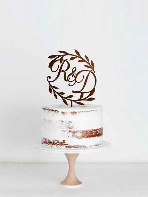 Wreath Cake Topper, Wedding Cake Toppers Letters, Script Cake Topper, Wedding Cake With Initials, Wedding Cake Toppers Initials, Wreath Cake, Cake Topper Wedding Monogram, Monogram Wedding Cake, Letter Cake Toppers