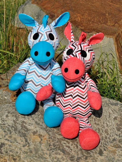 Animal Sewing Patterns, Chevron Fabric, Sewing Stuffed Animals, Fabric Toys, Diy Sewing Pattern, Diy Template, Diy Stuffed Animals, Sewing Tools, Zebras