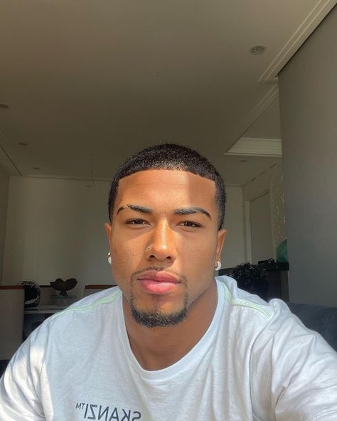 Goatee Styles, Finger Waves Short Hair, Light Skin Men, Black Men Haircuts, Black Men Fashion, Attractive People, Light Skin, Good Looking Men, Haircuts For Men