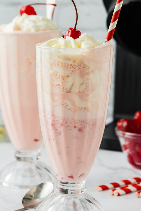 This copycat Five Guys Peanut Butter Milkshake is incredibly thick and creamy, and it only takes a few minutes to prepare using just three simple ingredients. Five Guys milkshakes are fully customizable, starting with a vanilla base that you can mix and match with your favorite add-ins. Personally, I've always loved the classic Peanut Butter Milkshake! Five Guys Milkshake, Cherry Milkshake, Banana Milkshake Recipe, Fruity Drink Recipes, Peanut Butter Milkshake, Creami Recipes, Cherry Syrup, Milkshake Recipe, Vanilla Milkshake