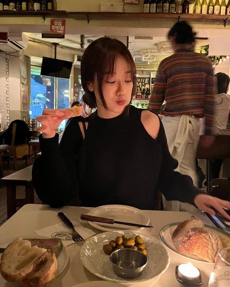 이나은 (@betterlee_0824) • Instagram photos and videos April Kpop, Lee Naeun, Instagram Update, Kdrama, Actresses, Photo And Video, Instagram Photos, Instagram Photo, Instagram