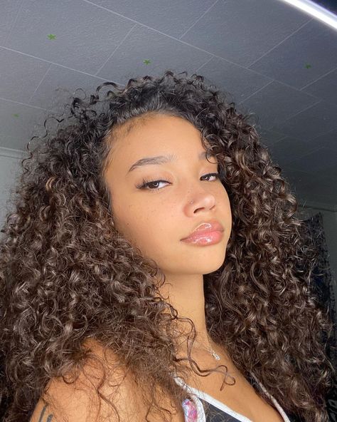 Light Brown Skin, Brown Curly Hair, Curly Hair Women, Curly Girl Hairstyles, Curly Girl, Light Skin, Aesthetic Hair, Girl Face