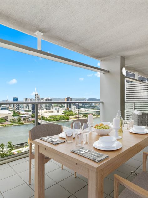 Imagine sitting out on this private balcony, soaking up the Inner Brisbane River views. Ever wondered what your property is worth in today’s market? Thinking of selling and want to get an idea of what price you might be able to fetch? Talk to our team today 🏠📍 Brisbane Apartment, Ray White, Brisbane River, River View, Brisbane City, Sit Out, Luxury Apartment, Future Life, Luxury Apartments