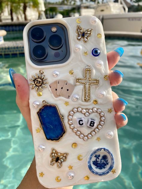 Caulk Phone Case, Summer Phone Cases Aesthetic, Seashell Phone Case, Diy Resin Phone Case, Shell Phone Case, Charm Phone, Handmade Phone Case, Diy Case, Diy Iphone Case