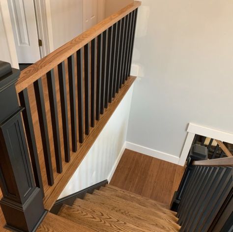 Black Balusters Wood Handrail, Black Wooden Banister, Oak Banister With Black Spindles, Wooden Banister Ideas, Oak Handrail Black Spindles, Wood And Black Railing, Black And Wood Banister, Oak And Black Staircase, Black And Wood Staircase