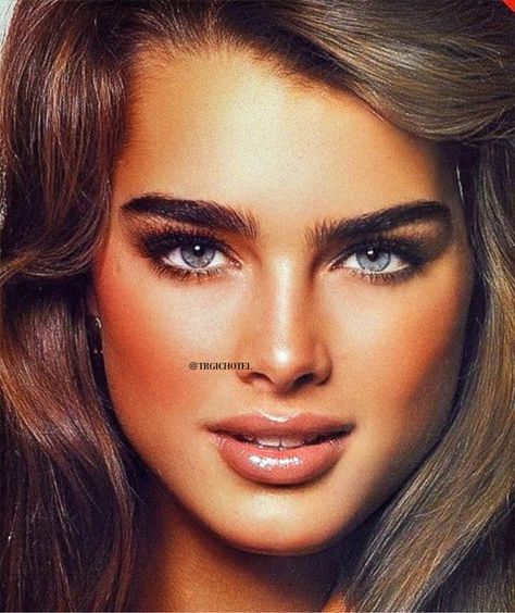 Brooks Shields, Brooke Shield, 90s Model Aesthetic, Brooke Shields Young, Phoenix Wallpaper, Classic Hollywood Glamour, Most Beautiful Eyes, Brooke Shields, Model Aesthetic