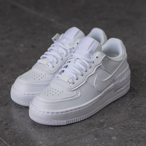 Air Force 1 Shadow Triple White Nike Hoodie Outfit, Nike Shoes Photo, White Nike Shoes, Tenis Nike, Women Platform Shoes, Fashion Shoes Sneakers, Fresh Shoes, Hype Shoes, White Nike