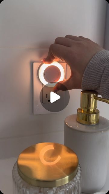 Val | Cleaning & Organizing on Instagram: "Favorite Amazon bathroom gadgets ✨ Especially the cute night light which comes in handy in the middle of the night 🙌🏻 and sets the ambiance 🤌🏻 #amazon #amazonfinds #amazonhome #amazonfavorites #amazonmusthaves #bathroom #bathroomdecor #bathroomgadgets #bathroominspiration #aesthetics #aesthetic #homefinds #asmr #asmrsounds #asmrvideo" Bathroom Night Light, Amazon Bathroom, Cute Night Lights, Bathroom Gadgets, Apartment Life, Middle Of The Night, Asmr Video, Amazon Home, Cleaning Organizing