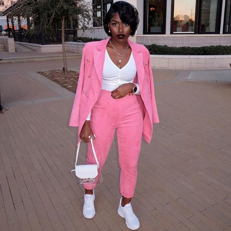 Interview Outfit Black Women, Pink Suits Women, Casual Easter Outfit, Easter Outfit Ideas, Suits And Sneakers, Dress And Sneakers Outfit, Easter Outfit For Girls, Creative Fashion Photography, Causal Outfits