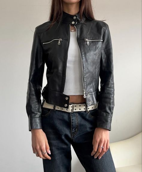 Winter Biker Jacket Outfit, Coquette Leather Jacket, Black Crop Jacket Outfit, Black Moto Jacket Outfit, Womens Motorcycle Fashion, Womens Leather Jacket Outfit, Black Jacket Outfit, Biker Jacket Outfit, Biker Girl Outfits