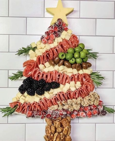 Christmas Cheese, Decorações Com Comidas, Christmas Recipes Appetizers, Charcuterie Inspiration, Party Food Platters, Charcuterie Recipes, Christmas Lunch, Christmas Food Dinner, Digital Creator