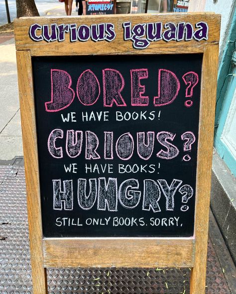 Funny Bookstore Signs, Bookstore Event Ideas, Bookstore Names Ideas, Library Chalkboard Signs, Bookstore Chalkboard Signs, Book Displays Library, Little Library Ideas, Book Store Ideas, Fantasy Bookstore