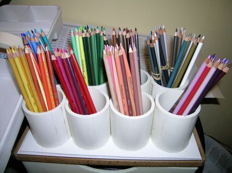 I bought the biggest honkin’ set of Prismacolors they make, 132 pencils. The tins in which Prismacolors are packaged nowadays are pretty but aren’t practical for daily use.  S… Colored Pencil Storage, Colored Pencil Holder, Craftroom Storage, Water Color Pencils, Wood Workshop, Diy Pencil Case, Organizer Diy, Pencil Holders, Pencil Organizer