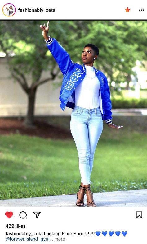 Zeta Photoshoot Ideas, Zeta Phi Beta Poses, Zeta Phi Beta Graduation Pictures, Zeta Phi Beta Sorority, Zeta Phi Beta Photoshoot, Zeta Phi Beta Outfits, Aka Poses, Graduation Pictures Outfits, Graduation Shoot Ideas