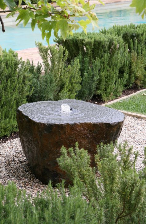 Backyard Water Fountains, Landscaping Water Feature, Amazing Landscaping Ideas, Water Fountain Design, Outdoor Water Features, Garden Water Feature, Fountains Backyard, Backyard Water Feature, Outdoor Fountain