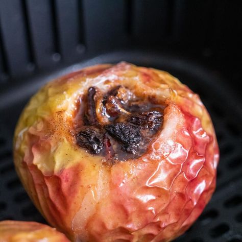 Air Fryer Baked Apples, Roast Pork Dinner, Delicious Apple Recipes, Air Fryer Dessert Recipes, Best Dinners, Air Fryer Dessert, Caramel Dessert Recipes, Caramel Dessert, Homemade Egg Rolls