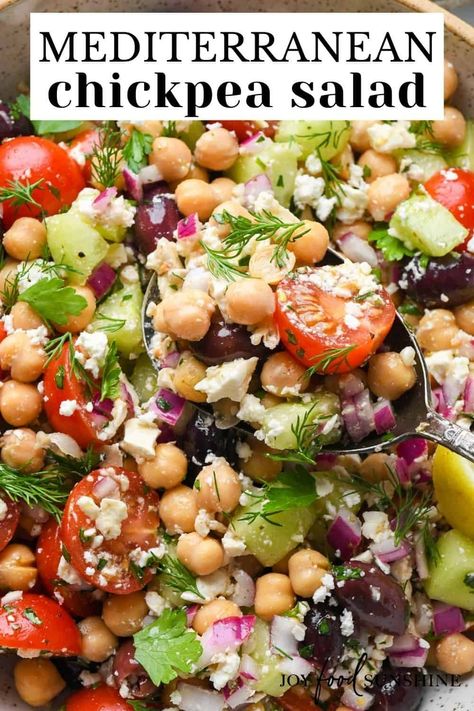 In this Mediterranean chickpea salad recipe, chickpeas, tomatoes, feta and fresh herbs are tossed in a delicious homemade dressing for healthy salad rich in fiber and protein. Recipe Chickpeas, Garbanzo Bean Recipes, Garbanzo Beans Salad, Mediterranean Salad Recipe, Chickpea Salad Recipe, Greek Chickpea Salad, Mediterranean Chickpea, Pea Salad Recipes, Mediterranean Diet Recipes Dinners