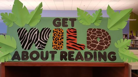 Jungle Bulletin Boards, Jungle Theme Classroom Decorations, Wild About Reading, Safari Theme Classroom, School Library Decor, Jungle Theme Classroom, Reading Display, School Library Displays, Scholastic Book Fair