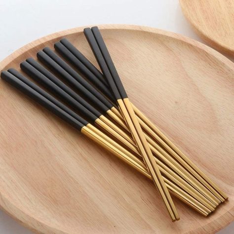 Black Dinnerware, Desain Pantry, Eating Utensils, Luxury Contemporary, Cute Kitchen, Kitchen Supplies, Chopsticks Set, Kitchen Items, Chopsticks